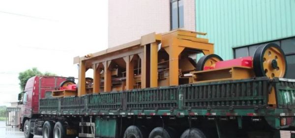 A certain bureau of China Railway ordered crushing and screening into sets of equipment delivery site